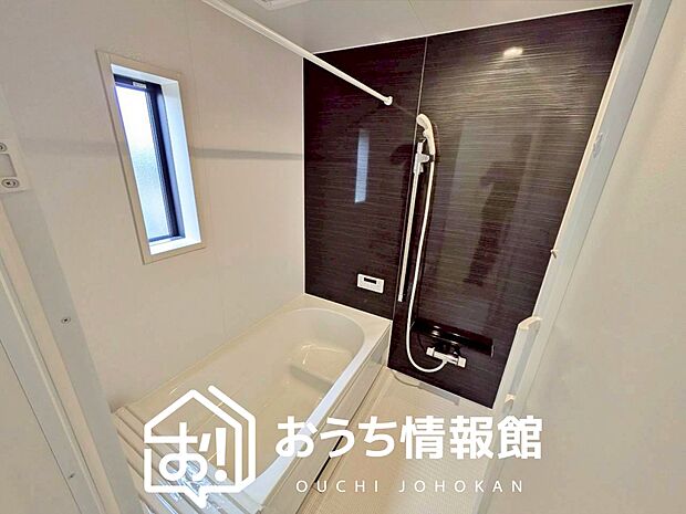 現地写真（浴室）
浴室暖房乾燥機付き。１坪タイプで広々です。