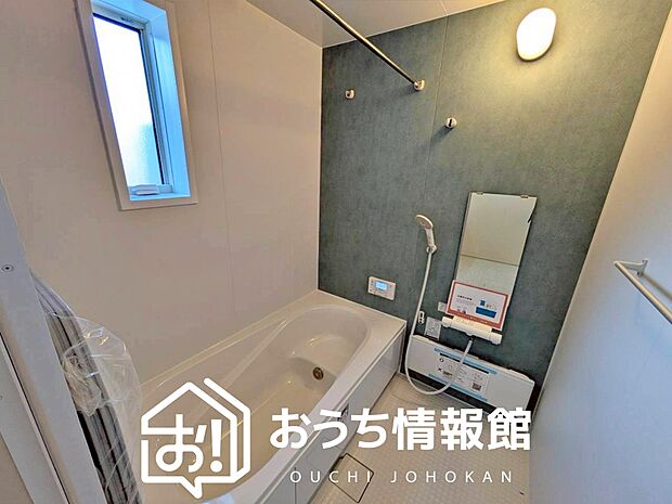 現地写真（浴室）
浴室暖房乾燥機付き。１坪タイプで広々です。