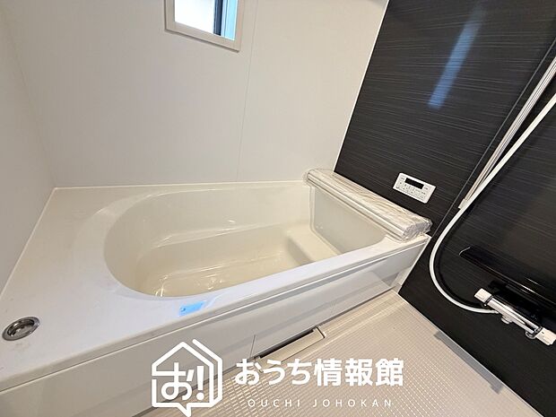 現地写真（浴室）
浴室暖房乾燥機付き。１坪タイプで広々です。