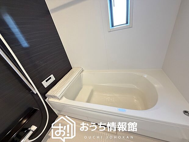 現地写真（浴室）
浴室暖房乾燥機付き。１坪タイプで広々です。