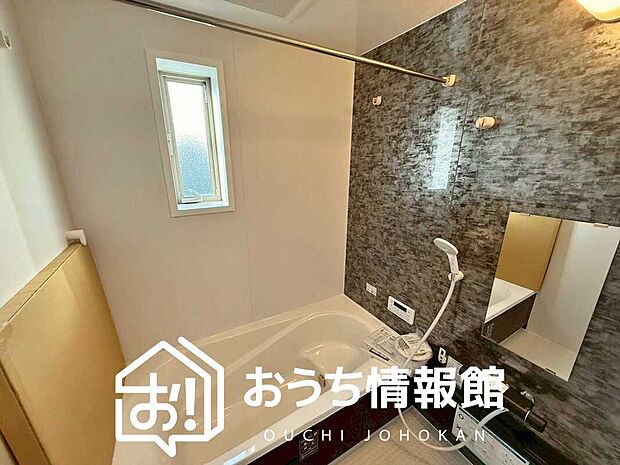 現地写真（浴室）
浴室暖房乾燥機付き。１坪タイプで広々です。