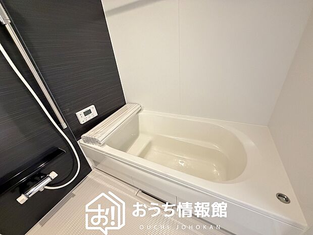 現地写真（浴室）
浴室暖房乾燥機付き。１坪タイプで広々です。