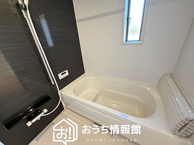 現地写真（浴室）
浴室暖房乾燥機付き。１坪タイプで広々です。