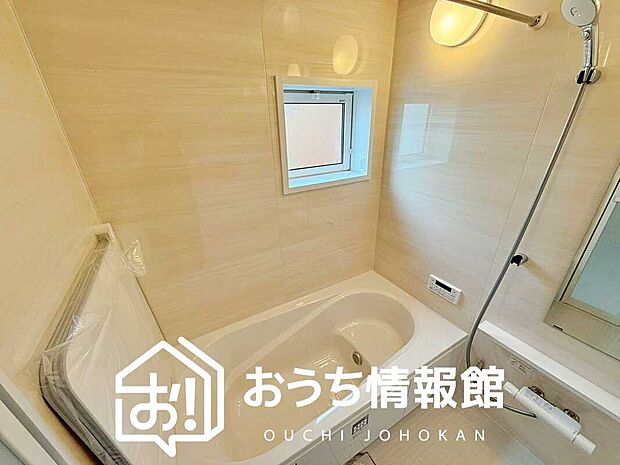 現地写真（浴室）
浴室暖房乾燥機付き。１坪タイプで広々です。