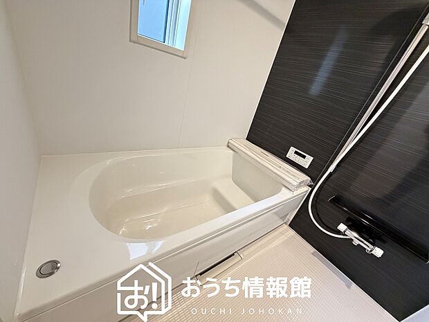 現地写真（浴室）
浴室暖房乾燥機付き。１坪タイプで広々です。