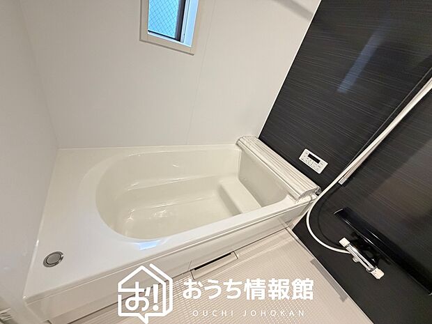 現地写真（浴室）
浴室暖房乾燥機付き。１坪タイプで広々です。