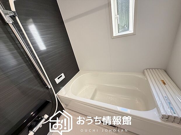 現地写真（浴室）
浴室暖房乾燥機付き。１坪タイプで広々です。