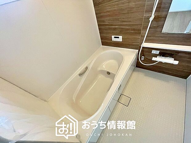 現地写真(浴室)
浴室暖房乾燥機付き。1坪タイプで広々です。