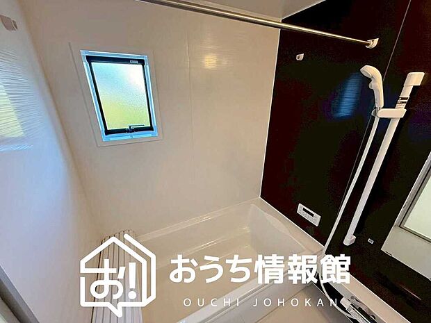 現地写真（浴室）
浴室暖房乾燥機付き。１坪タイプで広々です。