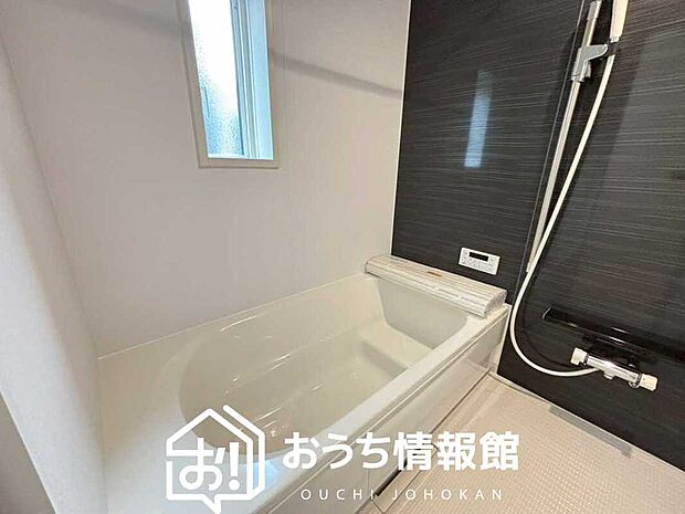 現地写真（浴室）
浴室暖房乾燥機付き。１坪タイプで広々です。