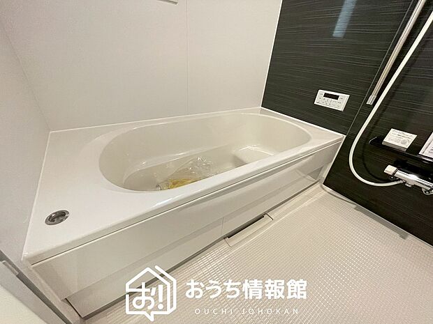 現地写真（浴室）
浴室暖房乾燥機付き。１坪タイプで広々です。