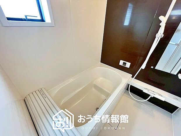 現地写真(浴室)
浴室暖房乾燥機付き。1坪タイプで広々です。