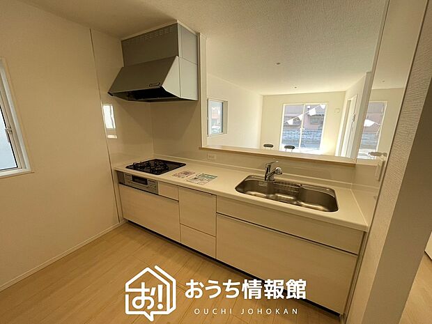 現地写真(キッチン)
収納たっぷりのシステムキッチン、浄水器付水栓を標準装備しています。