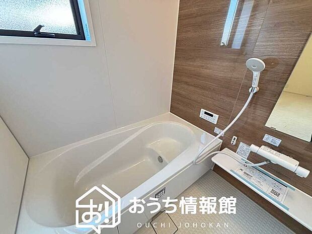 現地写真(浴室)
浴室暖房乾燥機付き。1坪タイプで広々です。