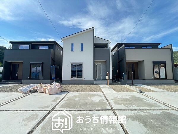 現地写真（街並み）
全３邸
駐車３台可能