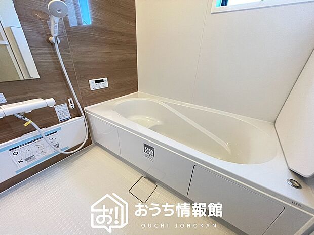 現地写真(浴室)
浴室暖房乾燥機付き。1坪タイプで広々です。
