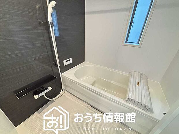 現地写真(浴室)
浴室暖房乾燥機付き。1坪タイプで広々です。
