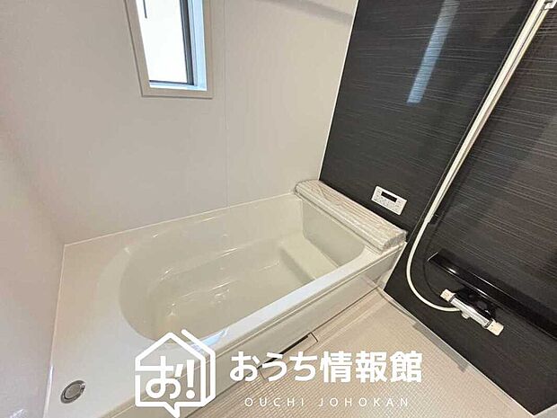 現地写真（浴室）
浴室暖房乾燥機付き。１坪タイプで広々です。