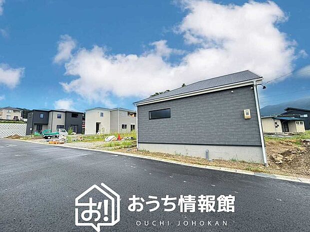 現地写真(街並み)
全8邸
駐車2~4台可能