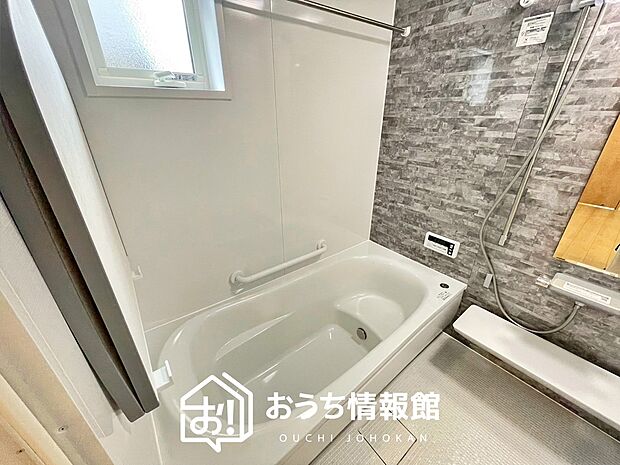 現地写真(浴室)
浴室暖房乾燥機付き。1坪タイプで広々です。