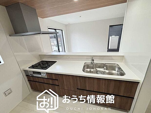 現地写真(キッチン)
収納たっぷりのシステムキッチン、浄水器付水栓を標準装備しています。