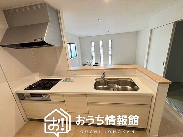 現地写真(キッチン)
収納たっぷりのシステムキッチン、浄水器付水栓を標準装備しています。