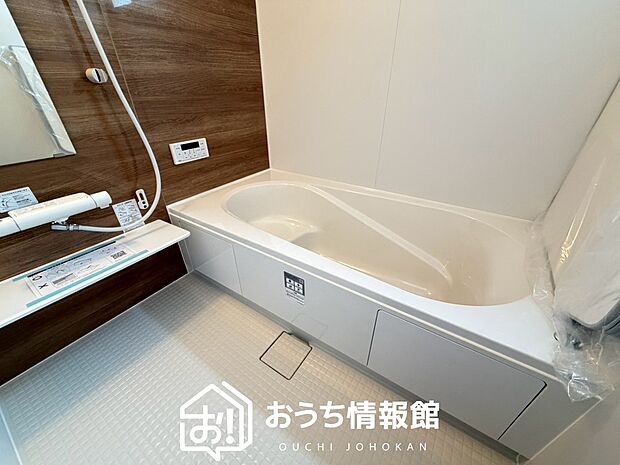 現地写真（浴室）
浴室暖房乾燥機付き。１坪タイプで広々です。