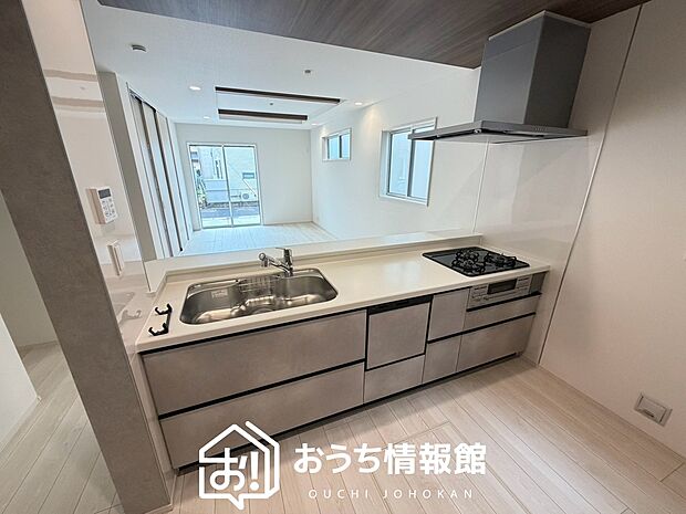 現地写真(キッチン)
収納たっぷりのシステムキッチン、浄水器付水栓を標準装備しています。