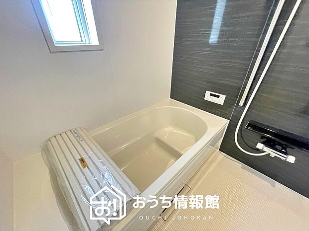 現地写真(浴室)
浴室暖房乾燥機付き。1坪タイプで広々です。