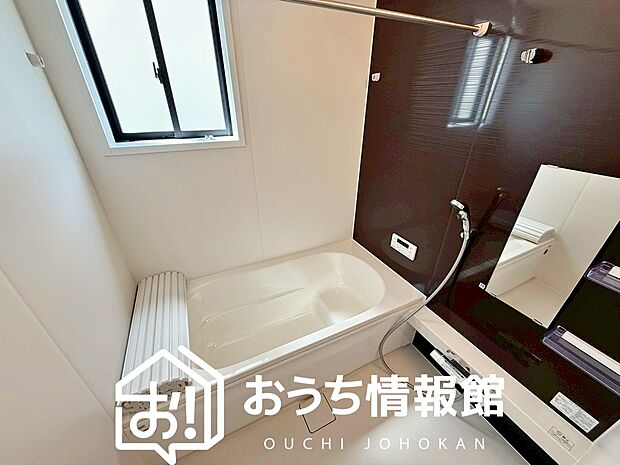 【現地写真(浴室)】浴室暖房乾燥機付き。1坪タイプで広々です。