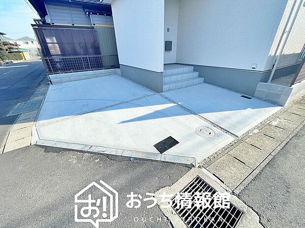 【現地写真（駐車場）】駐車スペースが広く、運転が苦手な方も安心です。