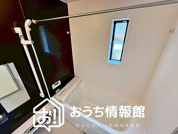 【現地写真（浴室）】浴室暖房乾燥機付き。１坪タイプで広々です。