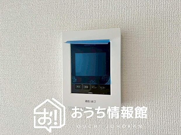 【カラーテレビドアホン】くっきり見やすいカラーモニターです。
夜でも来客者が見やすいLED照明付きです。