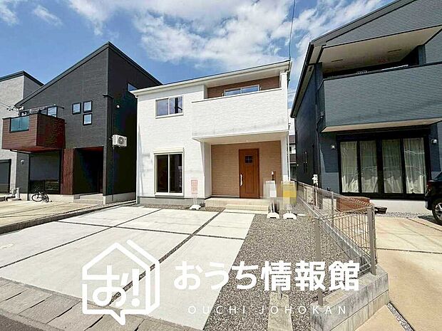 【現地写真（外観）】軽くて火災に強い屋根材を採用し、地震時の建物への負担や揺れを軽減しています。