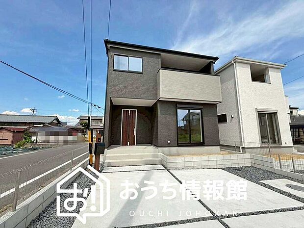 【現地写真（外観）【１号地】】雨で汚れを落とし、耐久性・耐候性に優れた外壁を使用しています。