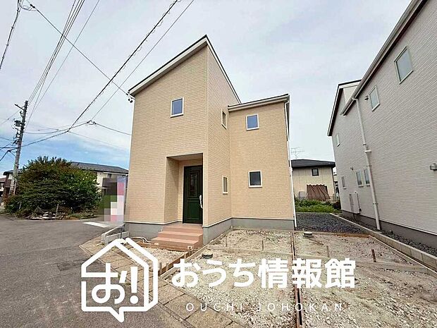 【現地写真（外観）【１号地】】雨で汚れを落とし、耐久性・耐候性に優れた外壁を使用しています。