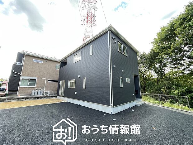 【現地写真（外観）【１号地】】雨で汚れを落とし、耐久性・耐候性に優れた外壁を使用しています。