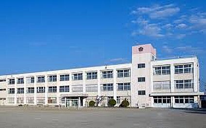 松阪市立花岡小学校 560ｍ(徒歩7分)