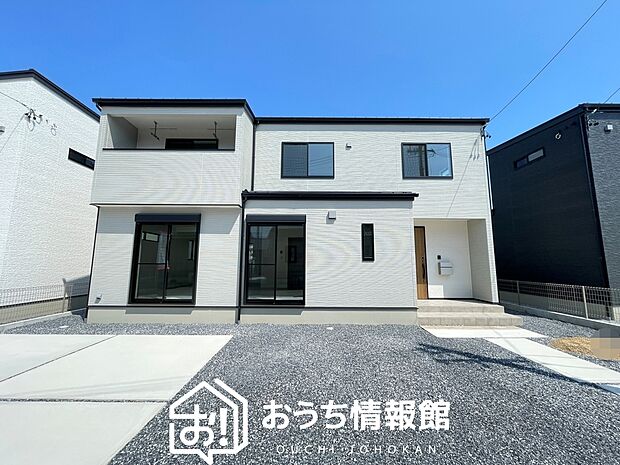 【現地写真（外観）【B号地】】軽くて火災に強い屋根材を採用し、地震時の建物への負担や揺れを軽減しています。