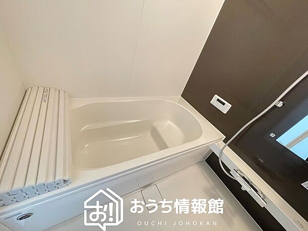 【現地写真（浴室）】浴室暖房乾燥機付き。１坪タイプで広々です。