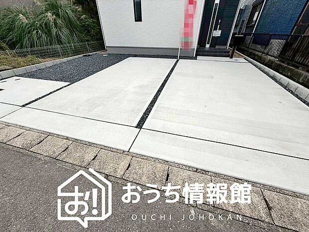 【現地写真（駐車場）】駐車スペースが広く、運転が苦手な方も安心です。