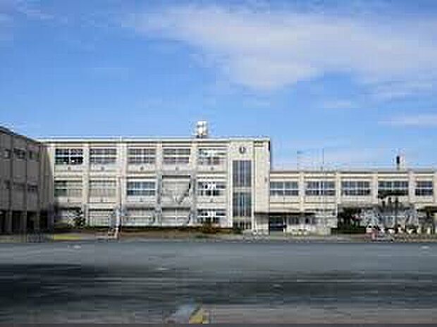 一宮市立西成小学校(約650m)