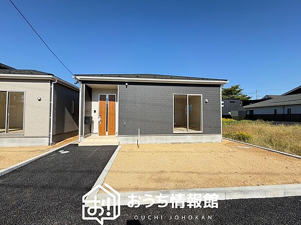 【現地写真（外観）【３号地】】軽くて火災に強い屋根材を採用し、地震時の建物への負担や揺れを軽減しています。