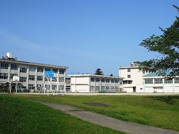 四日市市立小山田小学校(約2,400m)