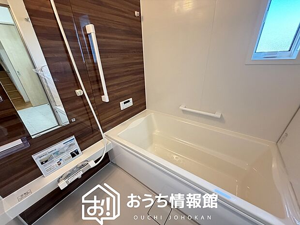 【現地写真(浴室)】浴室暖房乾燥機付き。1坪タイプで広々です。