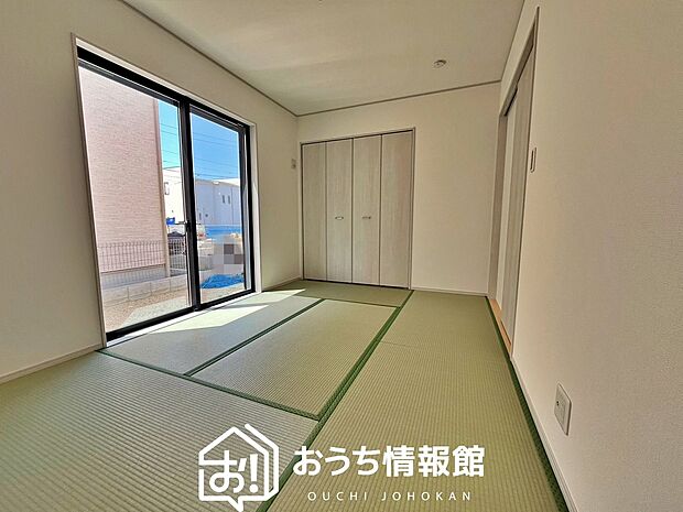 【現地写真（和室）】大壁仕様の新和室。くつろぎの空間です。