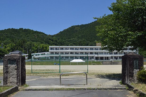 御嵩町立向陽中学校（約1,000m）