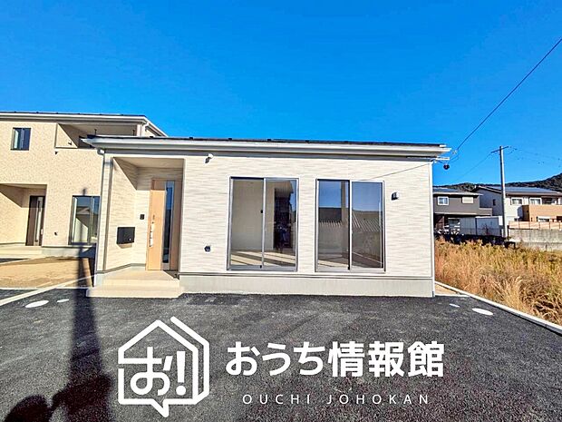 【現地写真（外観）【４号地】】軽くて火災に強い屋根材を採用し、地震時の建物への負担や揺れを軽減しています。