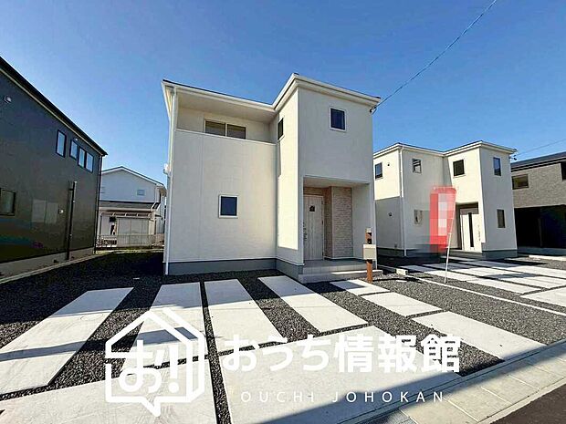 【現地写真(外観)【3号地】】軽くて火災に強い屋根材を採用し、地震時の建物への負担や揺れを軽減しています。