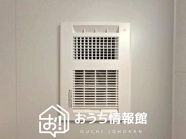 【浴室暖房換気乾燥機】サイドブロー機能で、乾燥効率アップです。
サイドに吹き出しを搭載することにより浴室内を端まで循環する気流ができ、さらに省エネ性能がアップします。